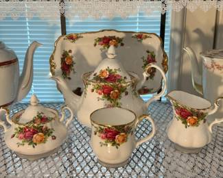 Royal Albert: "Old Country Rose" 7 Pc Set