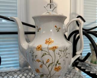 Walbrzych, Polish Porcelain: "Spring-Time" Tea Pot