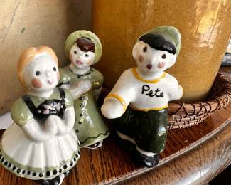 Vintage Piper boy +/Bauer YELLOWARE crock small