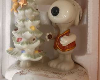 Lenox - Snoopy /Christmas Tree : (2) available