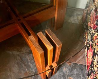 Leg detail /wood slat condition