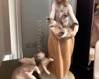 Lladro w/kittens & more