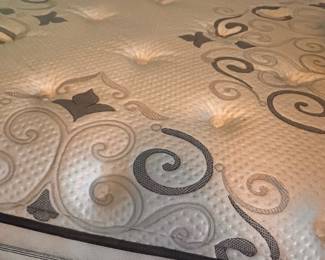 KING Mattress top clean/ nice condition