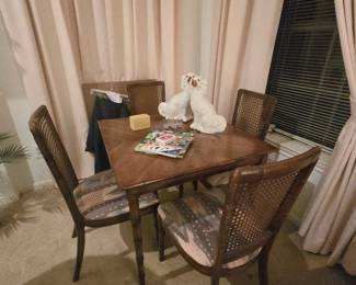 Bamboo-look card table with 4 matching wicker-back chairs