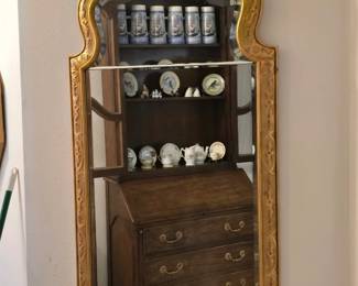 It's so hard to photograph a mirror!  This mirror is beautiful!