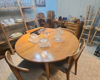 MCM - Mid-Century Modern (1950s) breakfast table with 4 chairs and leaf. Matching desk with chair 