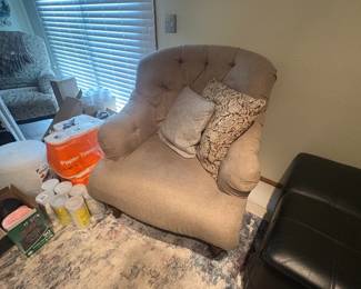 . . . and matching accent chair