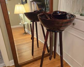 Standing salad bowl