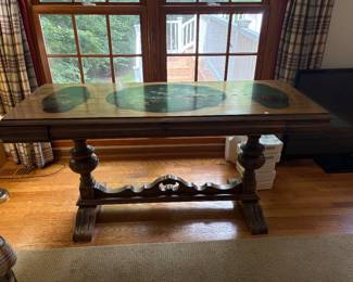 Expandable accent table