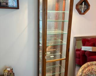 Display cabinet with light