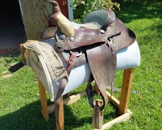 Western Saddle 17 Inch