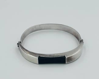 Sterling silver bracelet with onyx stone