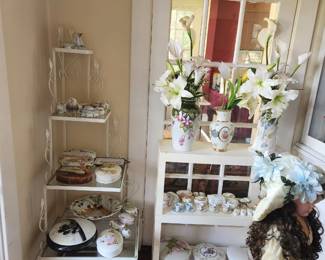 Porcelain trinket boxes