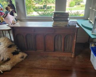 Vintage stereo and albums
