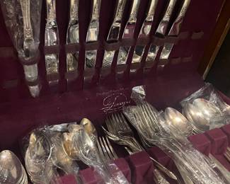 VINTAGE SILVERPLATE FLATWARE AND CHEST