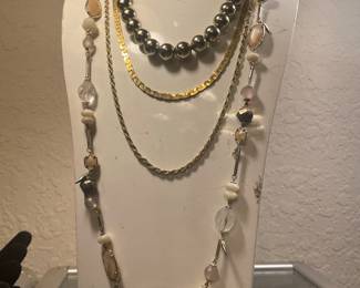 KENDRA SCOTT VERY LONG NECKLACE - AND MORE COSTUME !!
