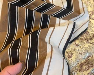VINTAGE VERA SCARF -