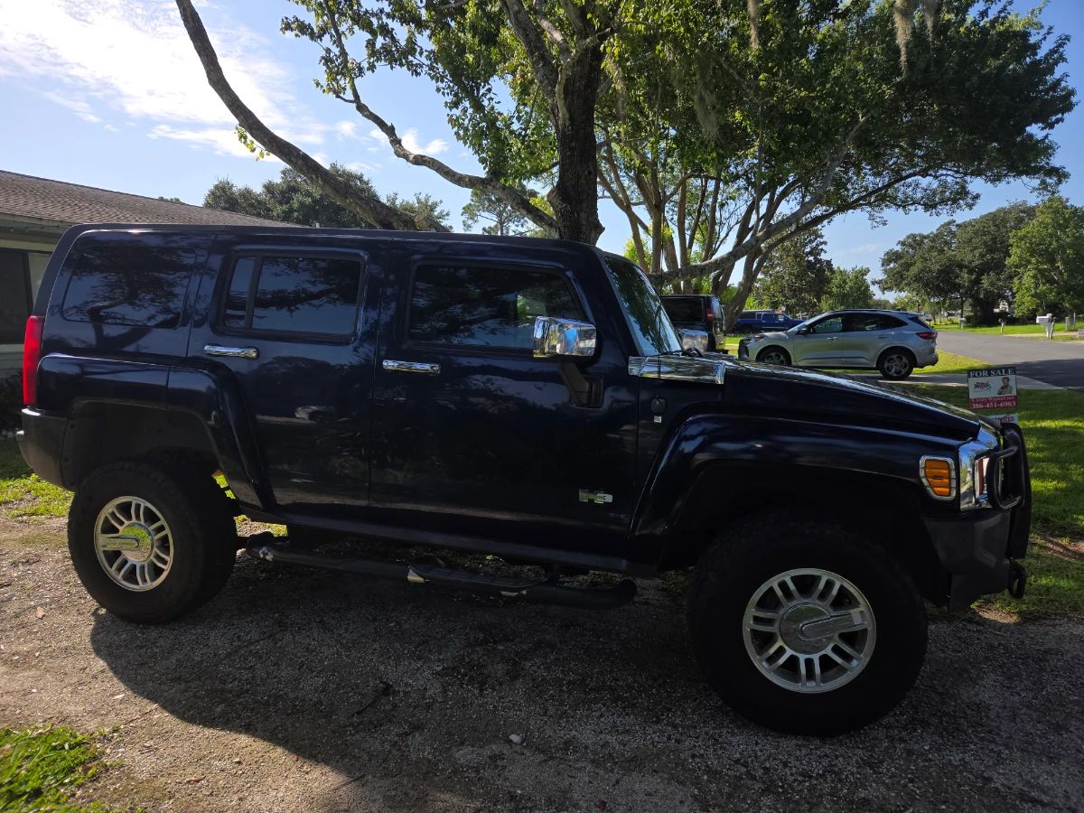 2007 H3 Hummer, Midnight Blue 134,400 Miles. 5 cylinders, 4 wheel drive, tow package, new rotors, fan belt, radiator, water pump, thermostat, headlights & taillights. Leather interior. GPS, Rear Camera. Tow Package