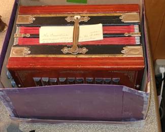 Concertina musical instrument