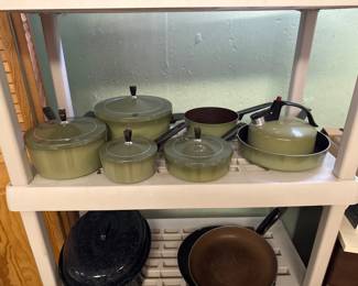 Avacodo green vintage cookwear