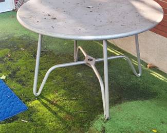 Aluminum patio table