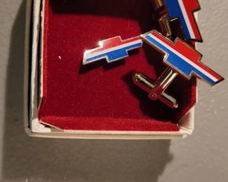 Vintage Chevrolet emblem cufflinks and titac set