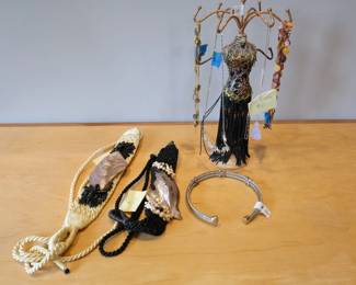 Assorted jewelry