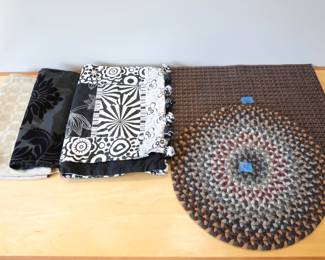 Table cloths/runners, placemats, and braided pad