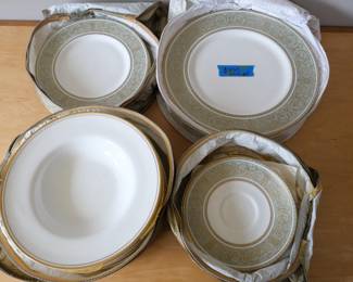 Royal Doultion, 12 bowls, 5 salad plates, 6 dinner plates, 4 bread plates, and 4 tea plates.