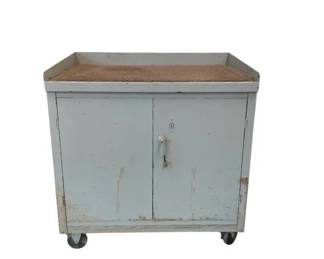 Metal Rolling Shop Table With Shelves