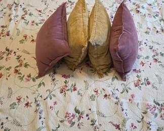 Liz Claiborne Quilt And Pillows
