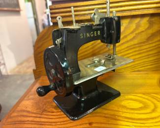 Singer Featherweight Sewing Machine