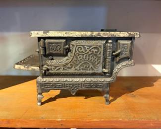 "Crown" Metal Toy Stove