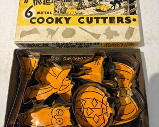 Trick or Treat Set of 6 Cookie Cutters w/ Box