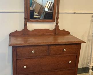 Oak 4-Drawer Dresser w/ Mirror