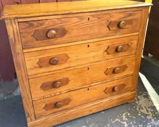 Pine Chest of Drawers