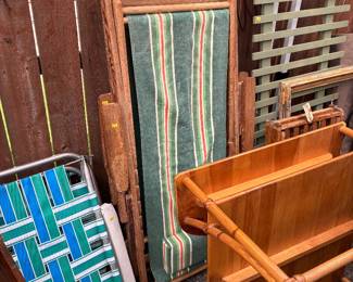 VIntage folding deck chairs...just like Bugs Bunny gets folded up in!!!