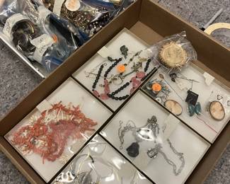 Assorted vintage costume jewelry, necklaces, brooches, watches, bracelets and small accessories.
