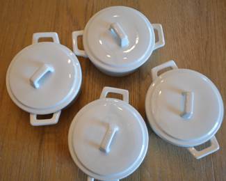 Covered soup bowl set