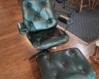 Lounge Chair with ottoman Homecrest