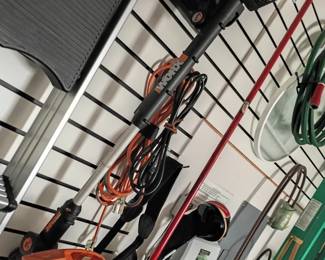 Weed wacker cordless
