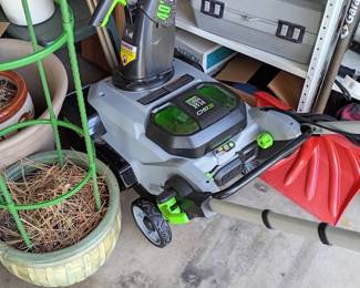 Electric snow thrower