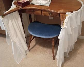 Vanity table with stop