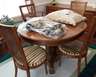 Oval modern dining table with chairs