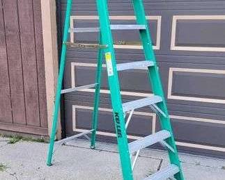 KELLER 8 Foot Fiberglass Ladder.