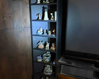 so many small display items