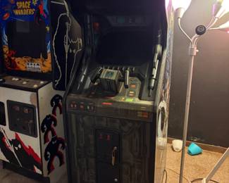 Original Star Wars arcade. Boots up, blind