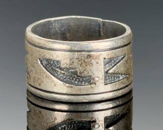 Vintage Southwestern Silver Overlay Band Ring, Bear Claw Motif, Size 7
