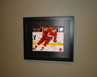 Pavel Datsyuk autographed and framed photo
