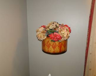 Floral wall bucket